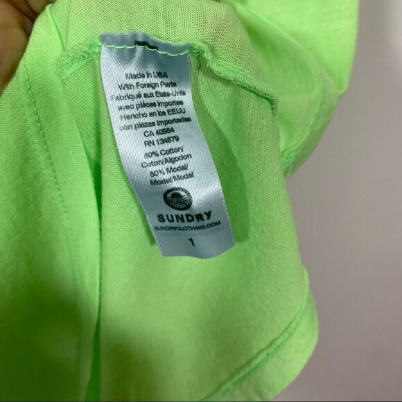 ANTHROPOLOGIE Sundry Neon Green V-Neck 100% Cotton T-Shirt - Picture 4 of 6